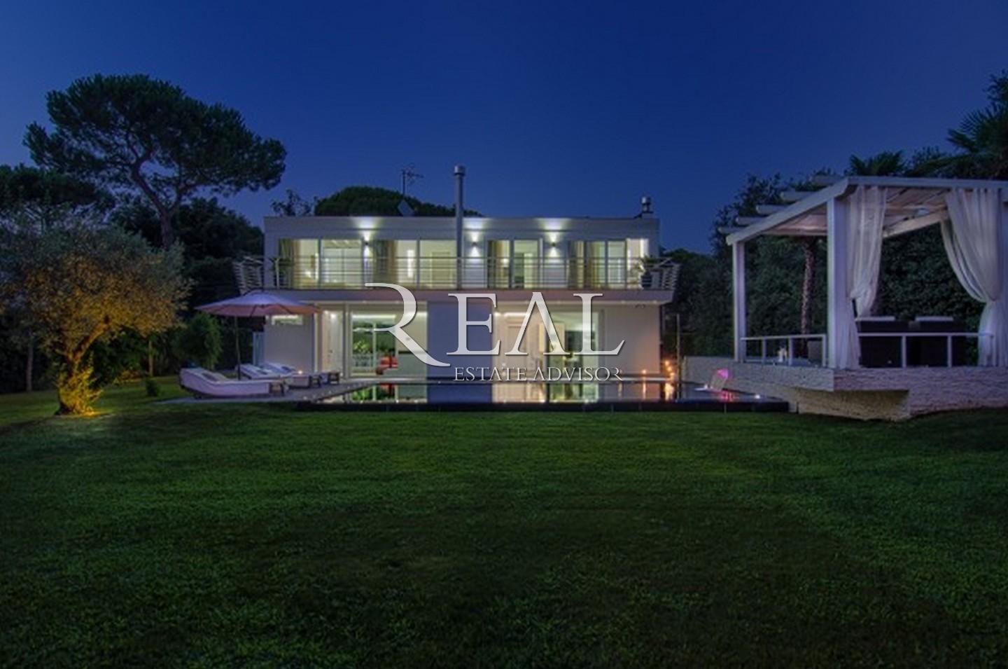 Villa for holiday rentals in Poveromo, Massa