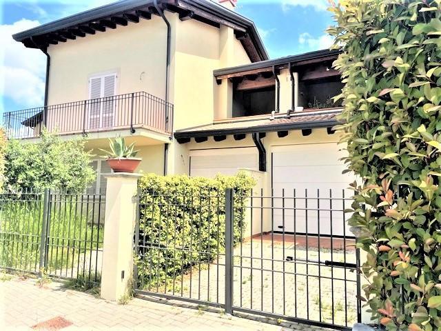 Semi-detached house for sale in Montignoso (MS)
