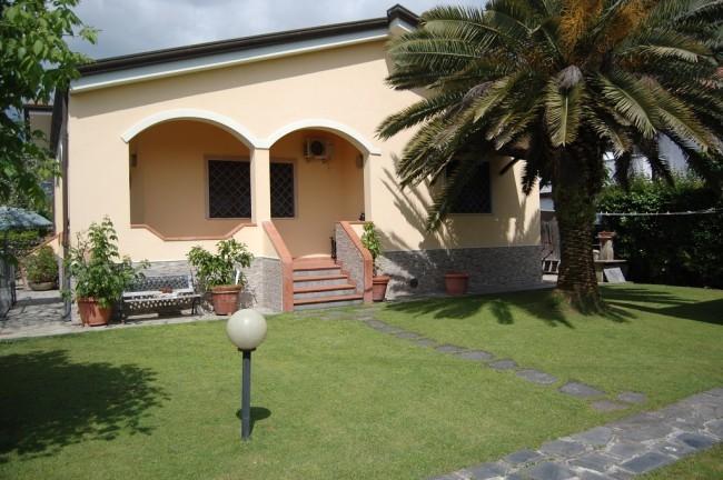 Villa for sale in Montignoso (MS)