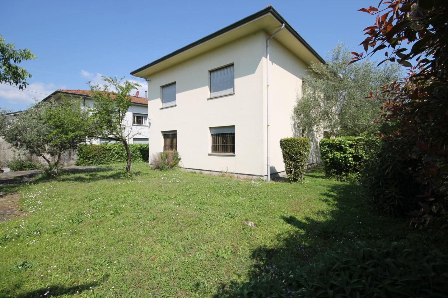 Villa singola in vendita a Lucca