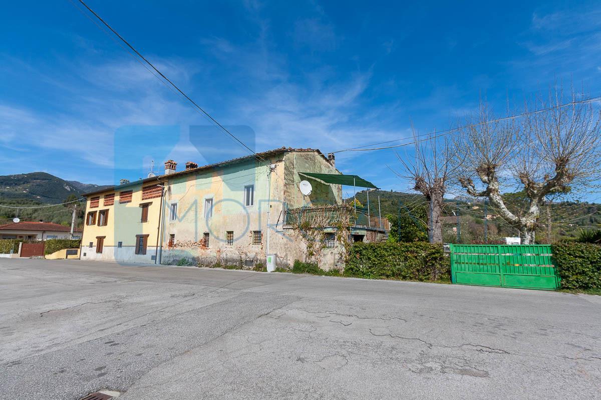 Country house for sale in Camaiore (LU)
