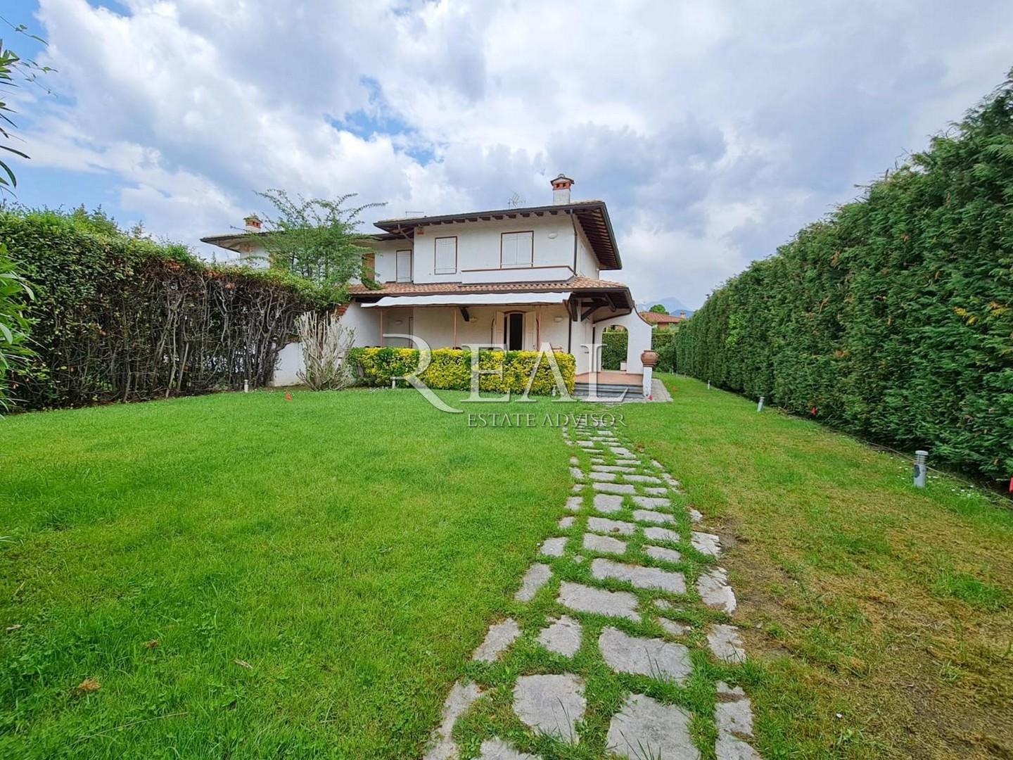 Semi-detached house for sale in Forte dei Marmi (LU)