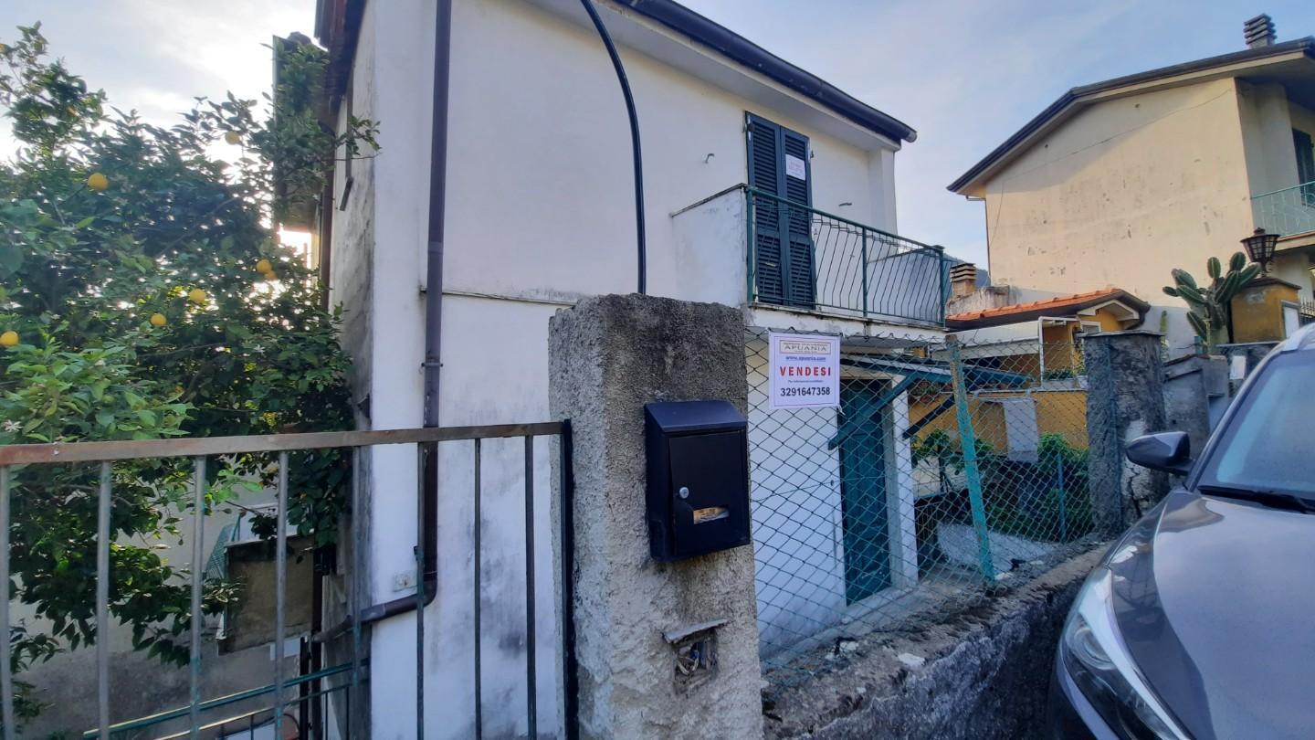 Semi-detached house for sale in Massa