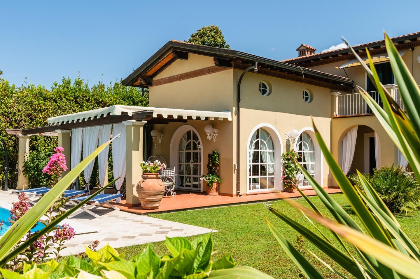 Villa for rent in LaundriesForte dei Marmi (LU)