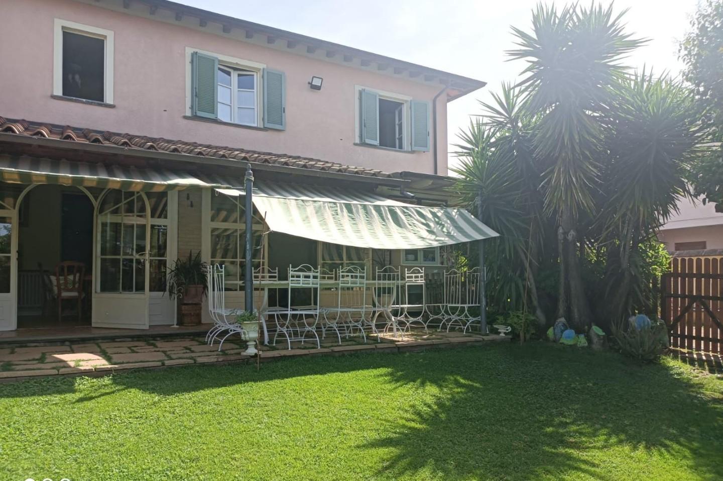 Villa in affitto - Querceta, Seravezza