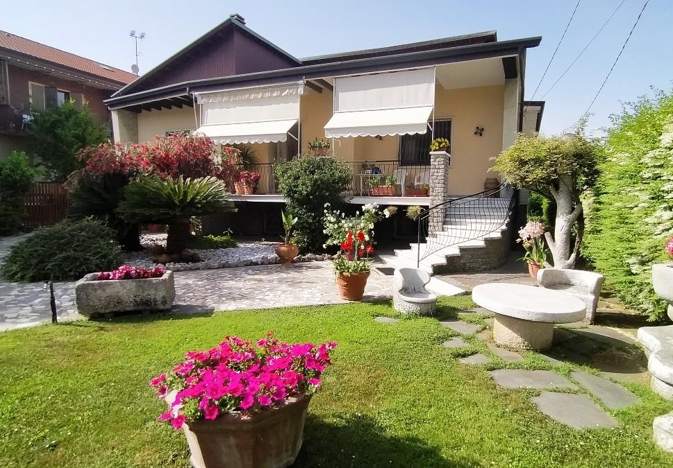 Villa singola in vendita a Carrara