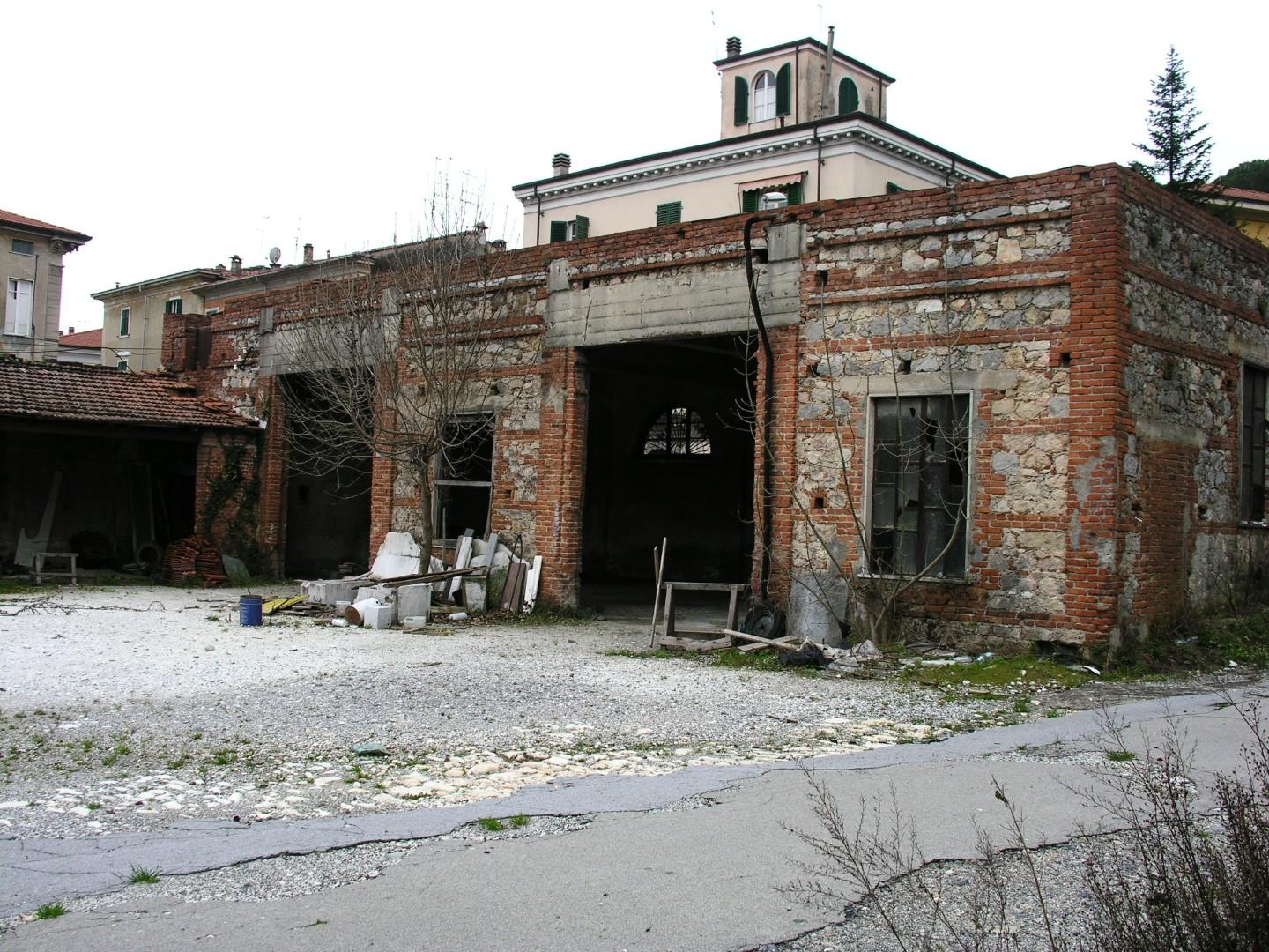 Magazzino in vendita a Carrara (MS)