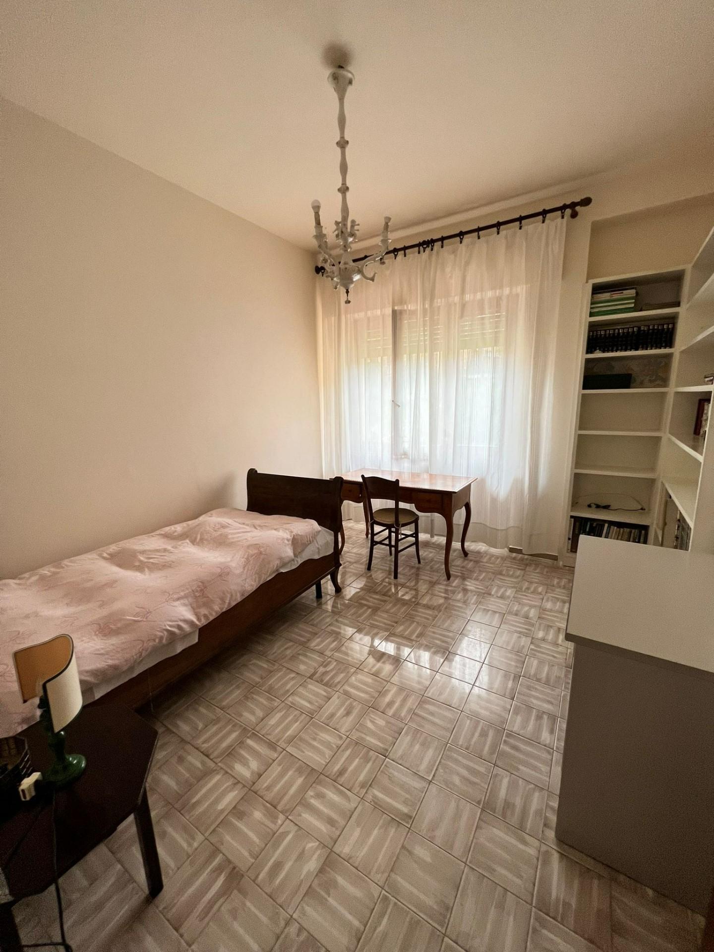 Room/Day bed for rent in Siena