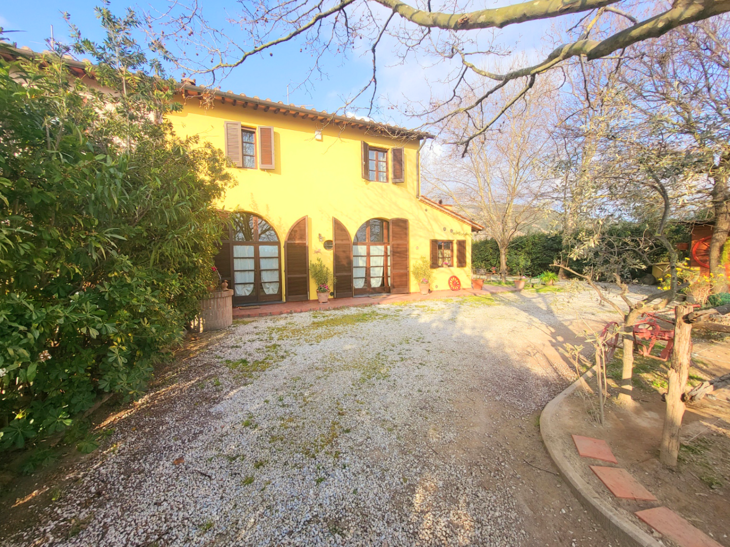 Country house in Cascina