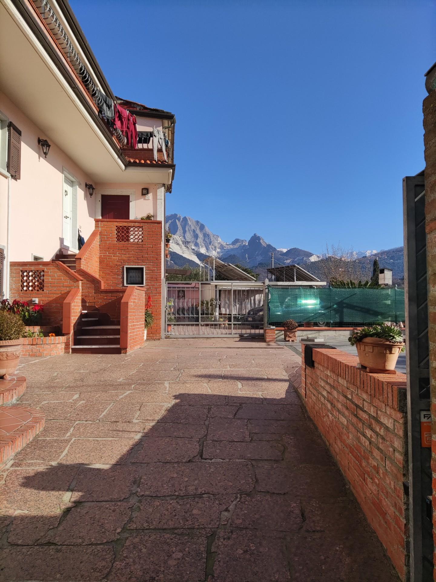 Casa semindipendente in vendita a Carrara