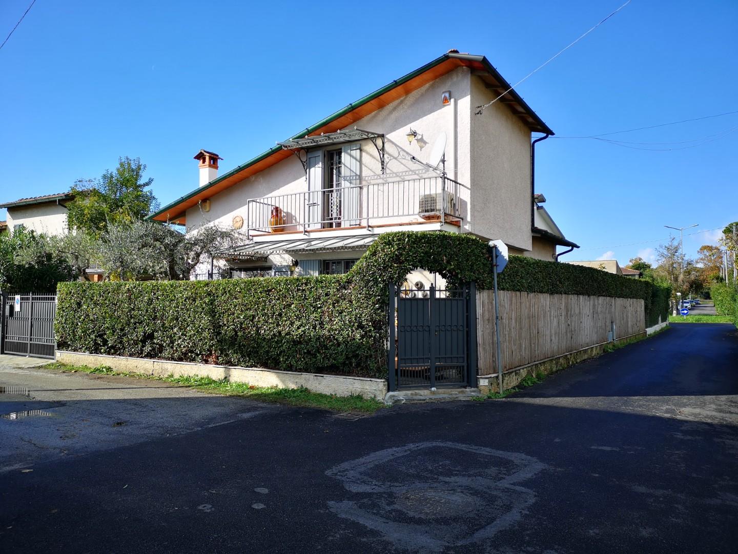 Casa singola in vendita a Cinquale, Montignoso (MS)
