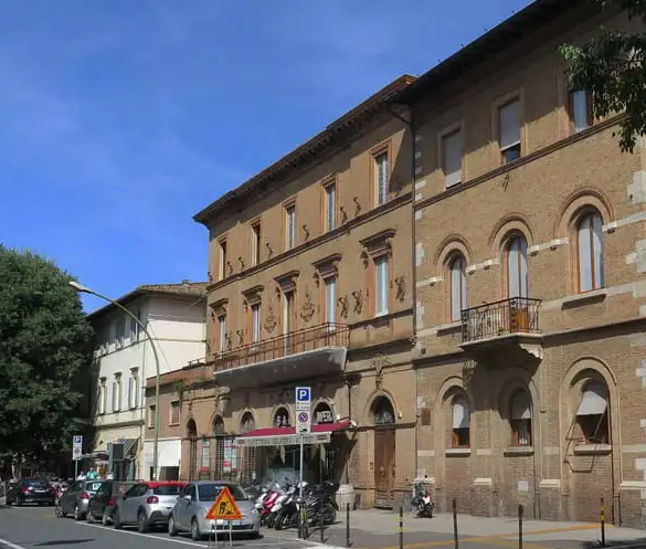 Garage for sale in Siena