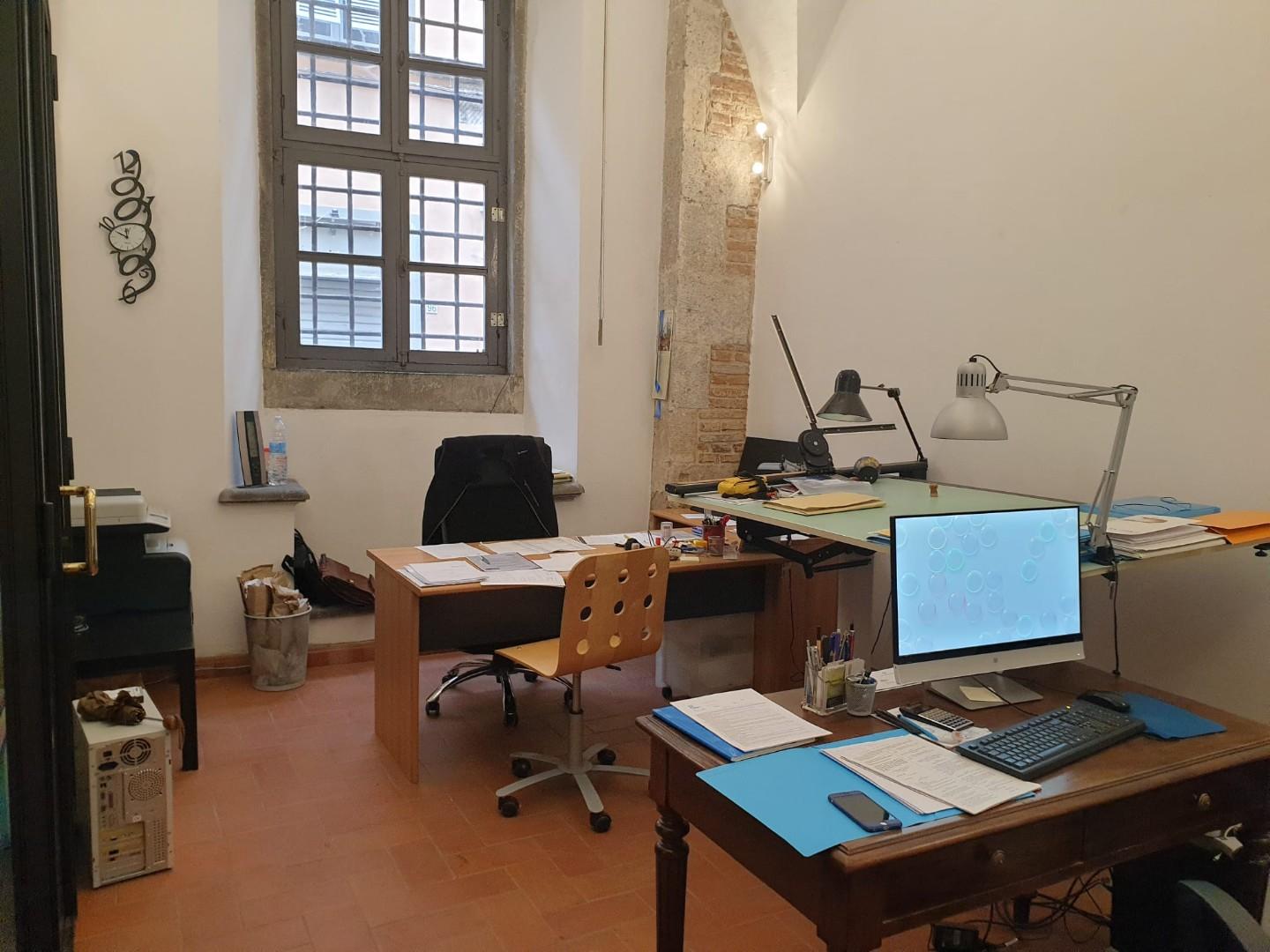 Ufficio in affitto commerciale a Pisa