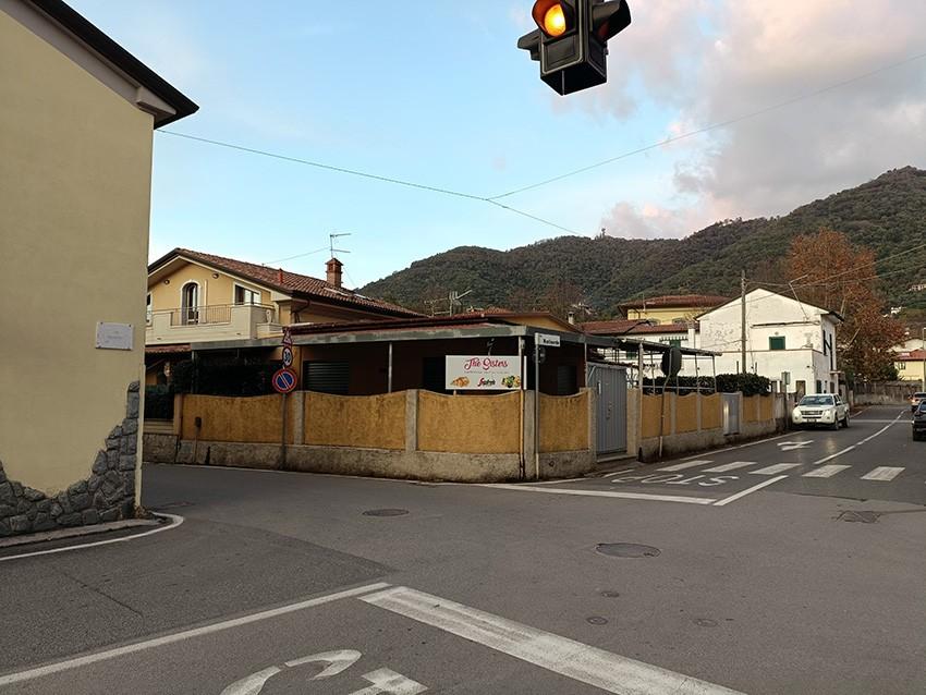 Locale comm.le/Fondo in vendita a Fossone, Carrara (MS)