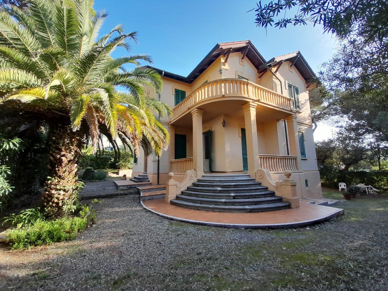 Villa in vendita a Quercianella, Livorno