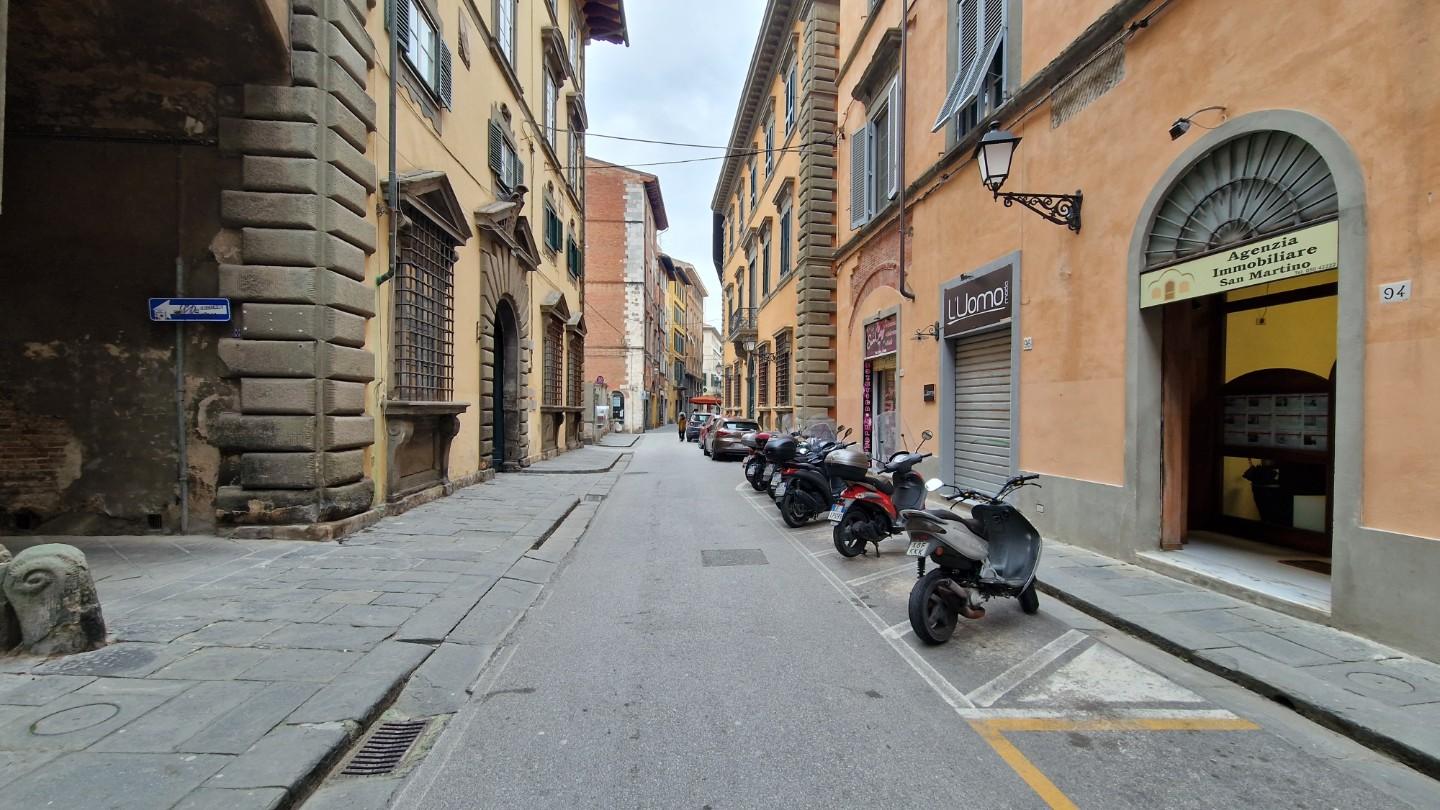 Locale comm.le/Fondo in affitto commerciale a San Martino, Pisa