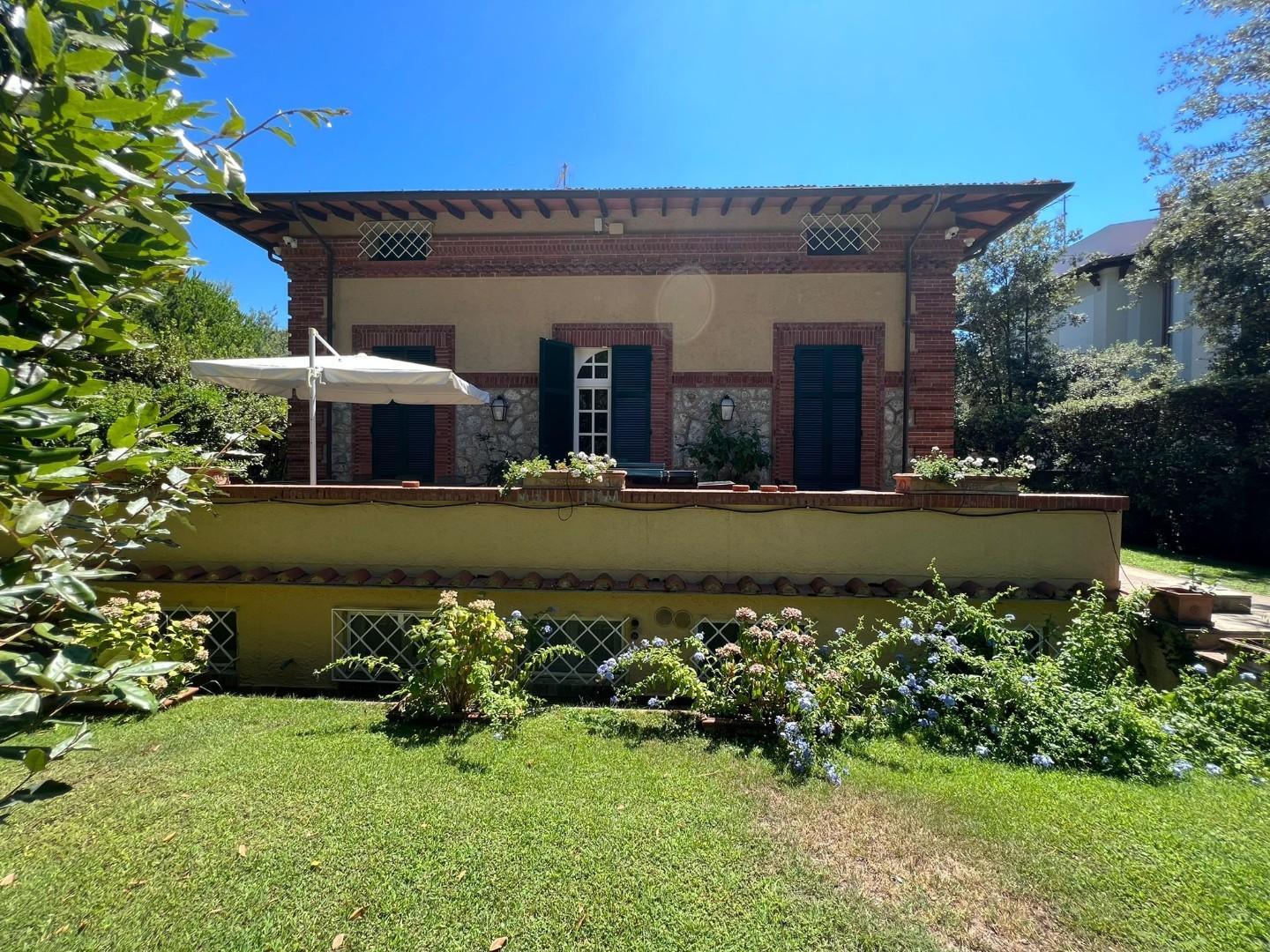 Villa in affitto vacanze a Forte dei Marmi (LU)