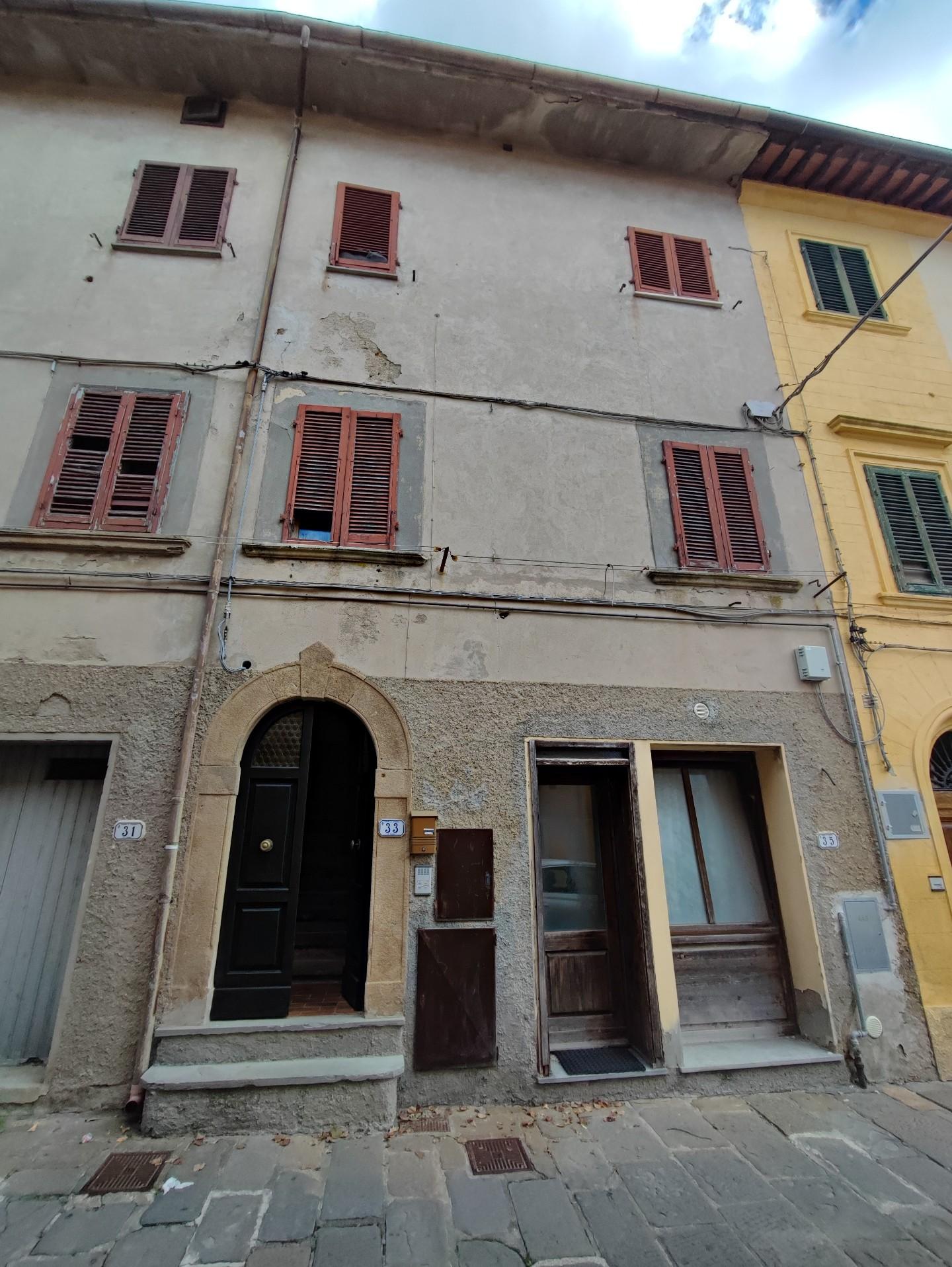 Builiding for sale in Capannoli (PI)