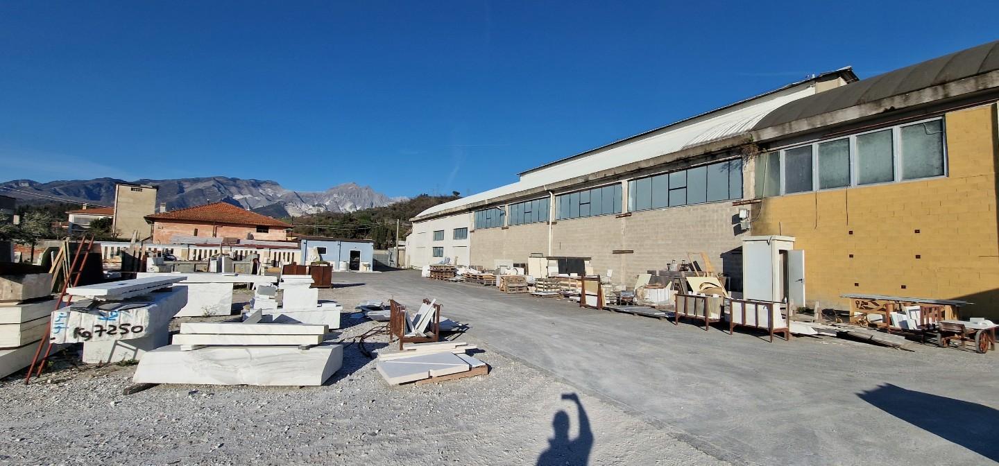 Capannone industriale in vendita a Carrara