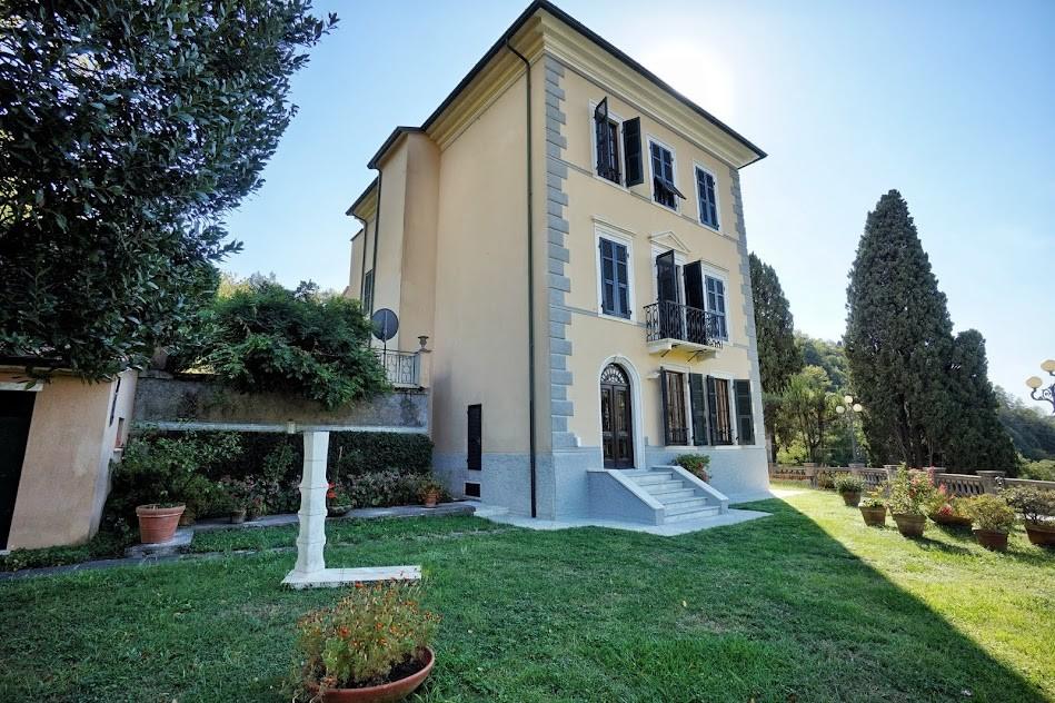 Casa indipendente in vendita a Centro, Carrara (MS)
