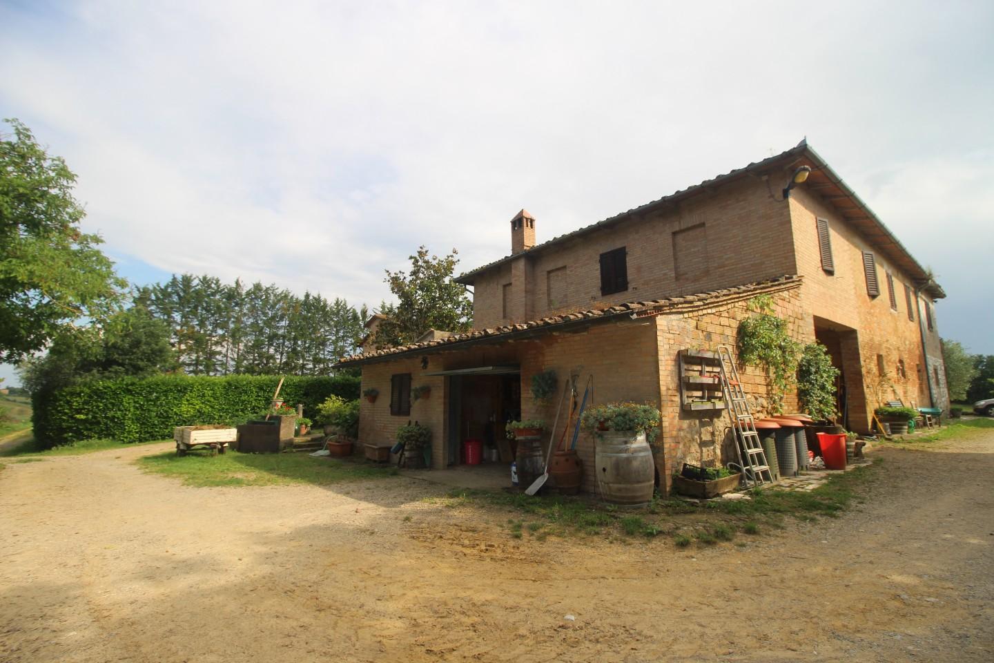 Farmhouse for sale in Siena