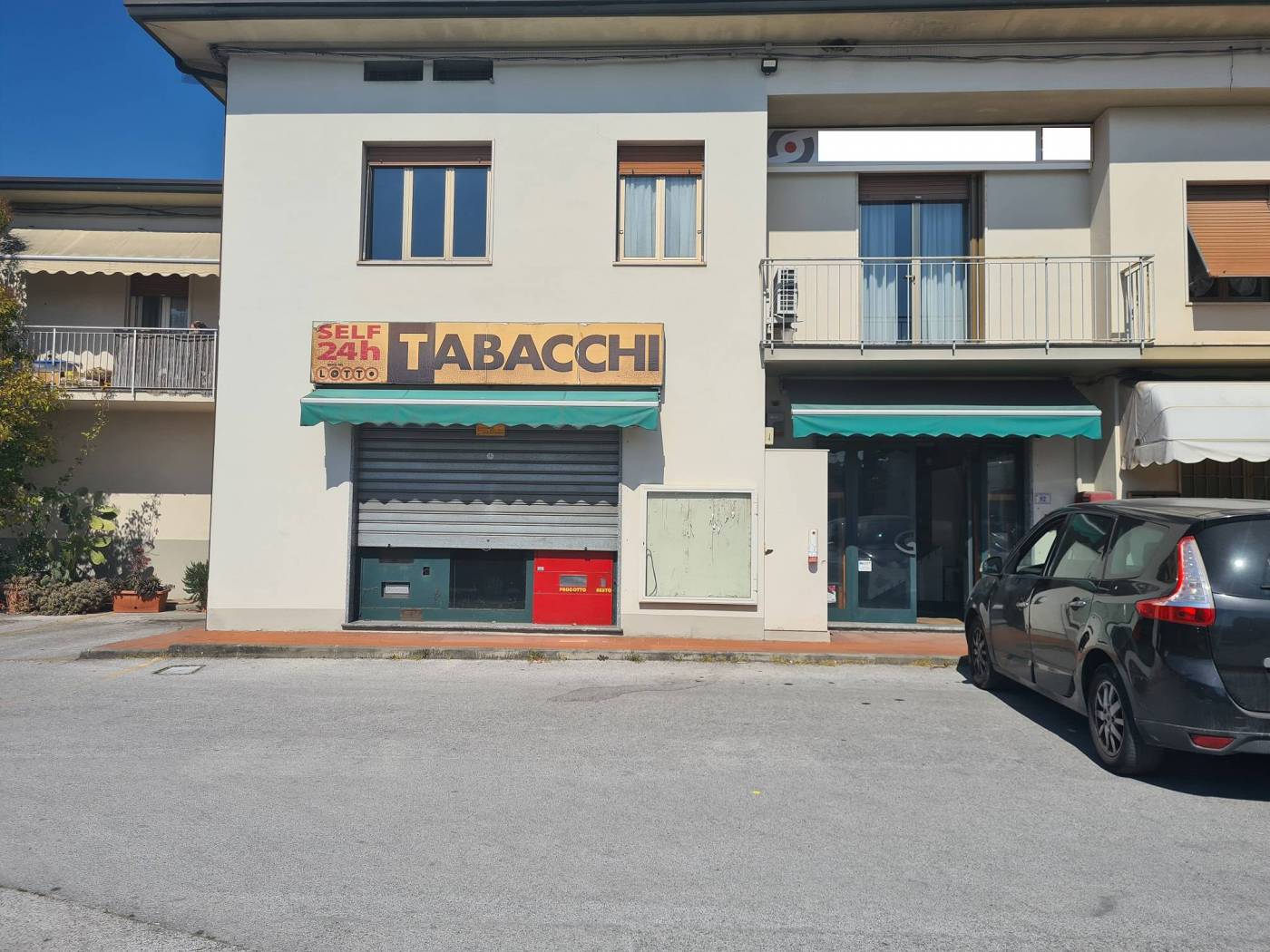 Locale comm.le/Fondo in affitto commerciale a Porcari (LU)