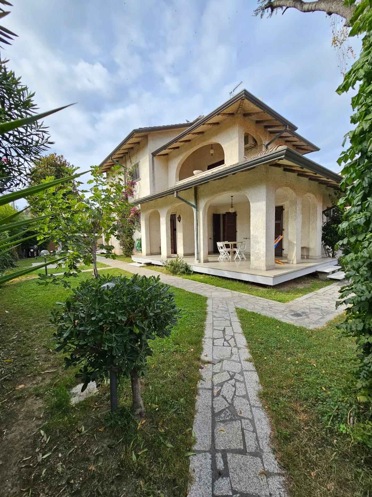 Casa indipendente in vendita a Marina Di Carrara, Carrara (MS)