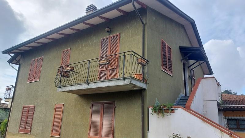 Semi-detached house for sell in Massa