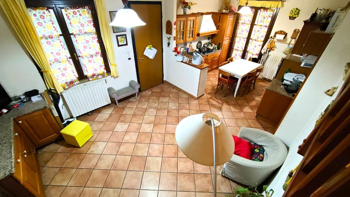 Three-family cottage for sale in Cecina (LI)