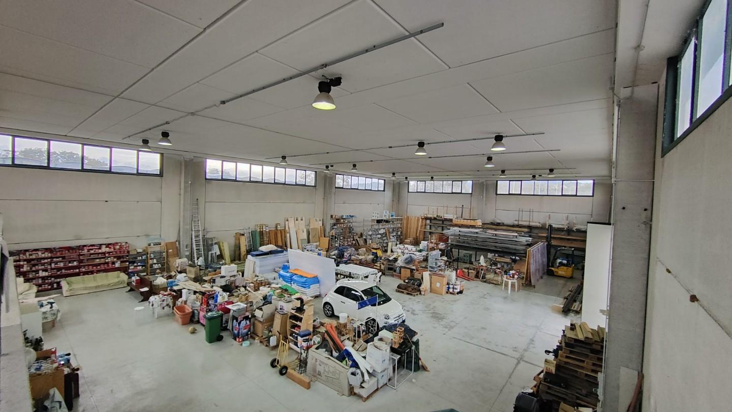 Commercial depot for sale in San Vincenzo (LI)