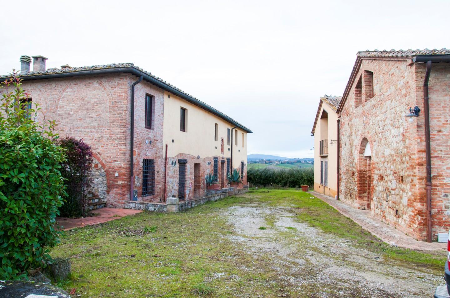 Colonica in vendita a Monteroni d'Arbia (SI)