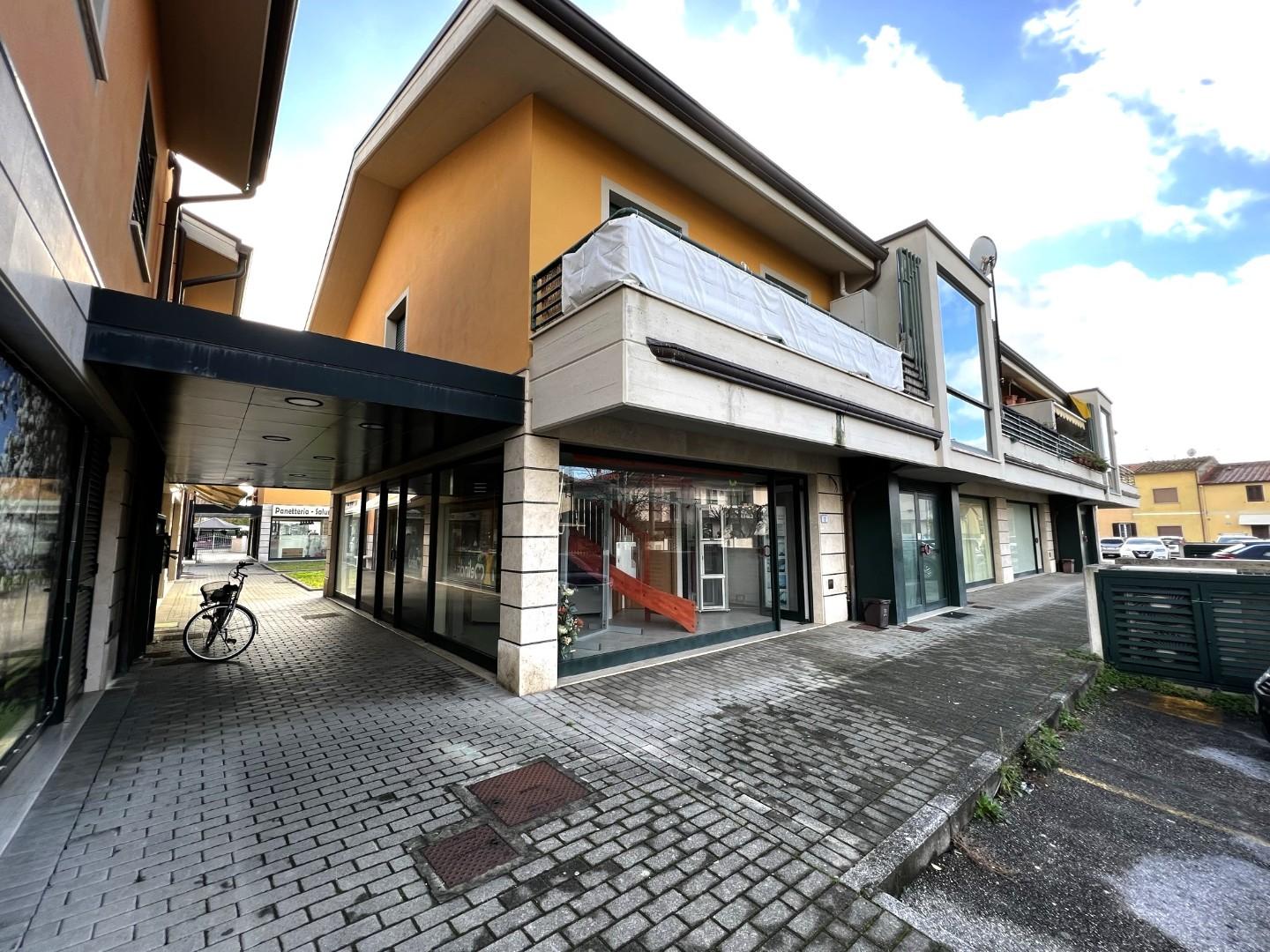 Business mall for commercial rentals in Vecchiano (PI)