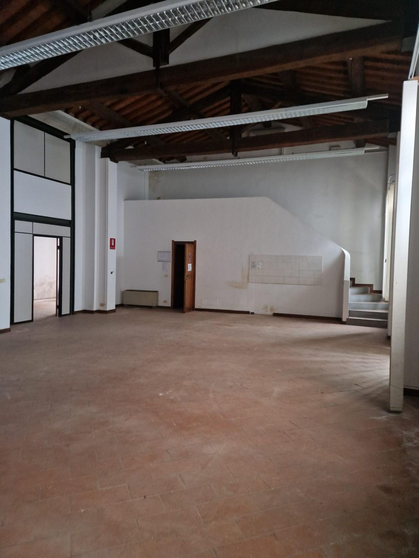Fondo commerciale in affitto a Sant'antonio, Pisa (PI)