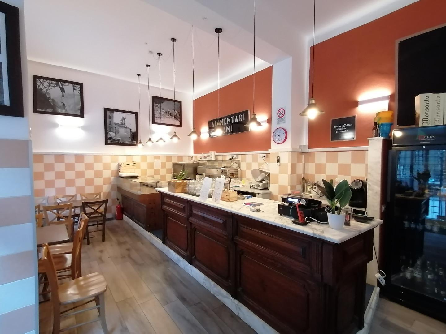 Bar in vendita a Centro, Carrara (MS)