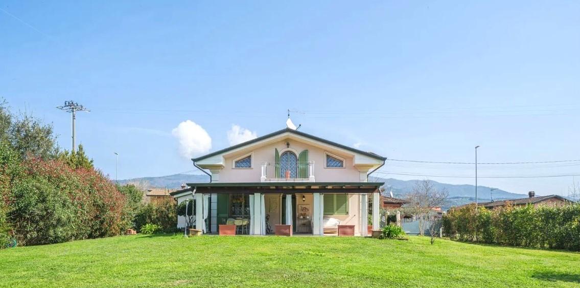 Villa in vendita a Montignoso
