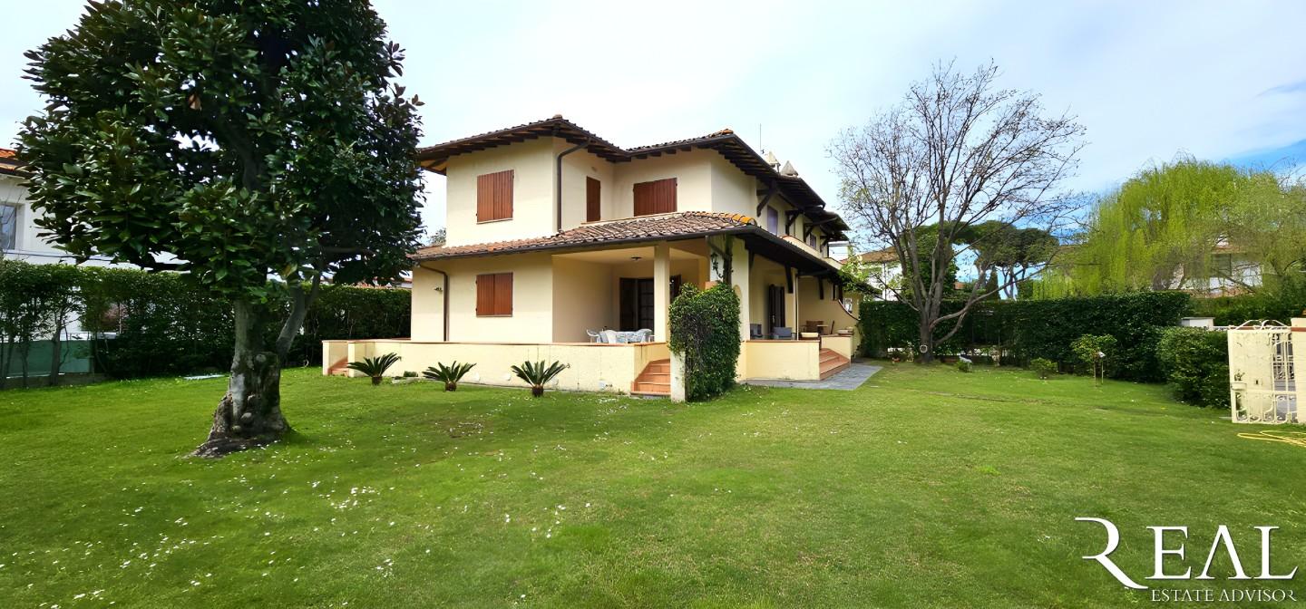 Semi-detached house for holiday rentals in Forte dei Marmi (LU)
