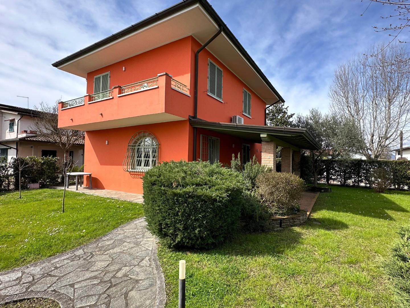 Casa indipendente in vendita a Poveromo, Massa (MS)
