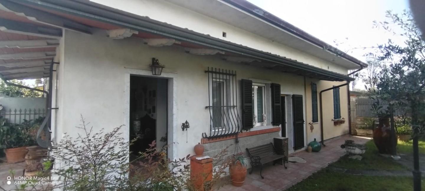 Casa semi-indipendente in vendita a Ricortola, Massa (MS)