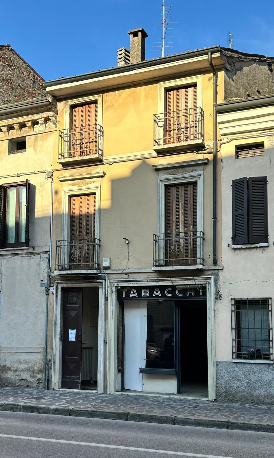 Palazzo/Stabile in Vendita a Mantova