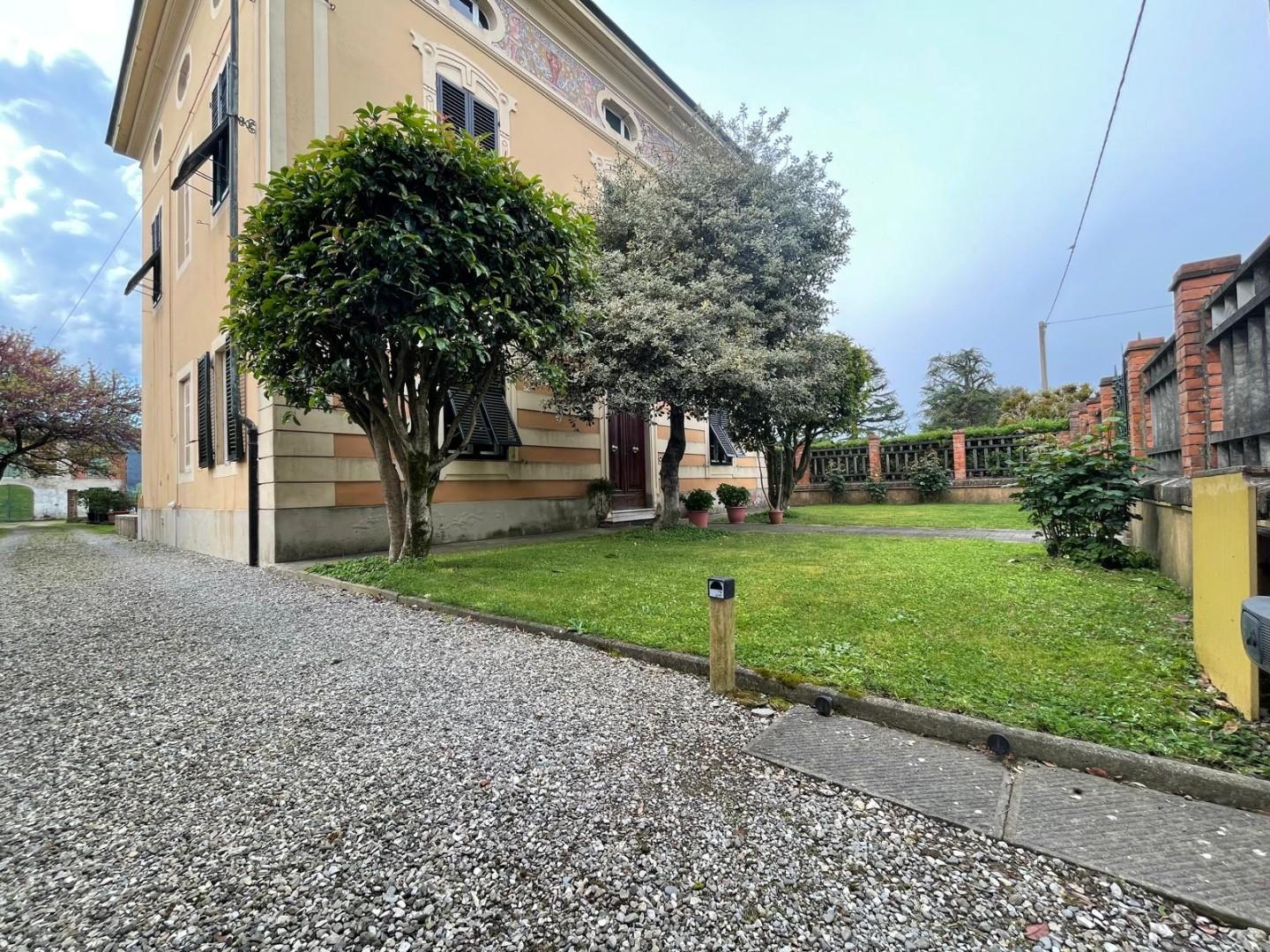 Villa - Carraia, Capannori (1/41)