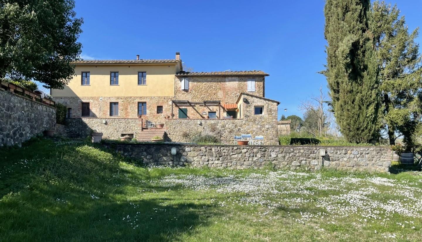 Farmhouse for sale in Siena