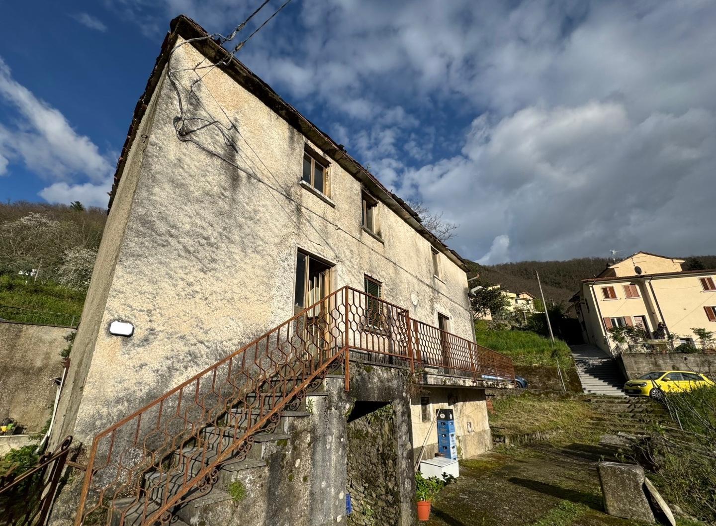 Casa indipendente in vendita a Azzano, Seravezza (LU)