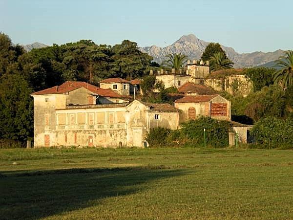 Villa in vendita a Carrara