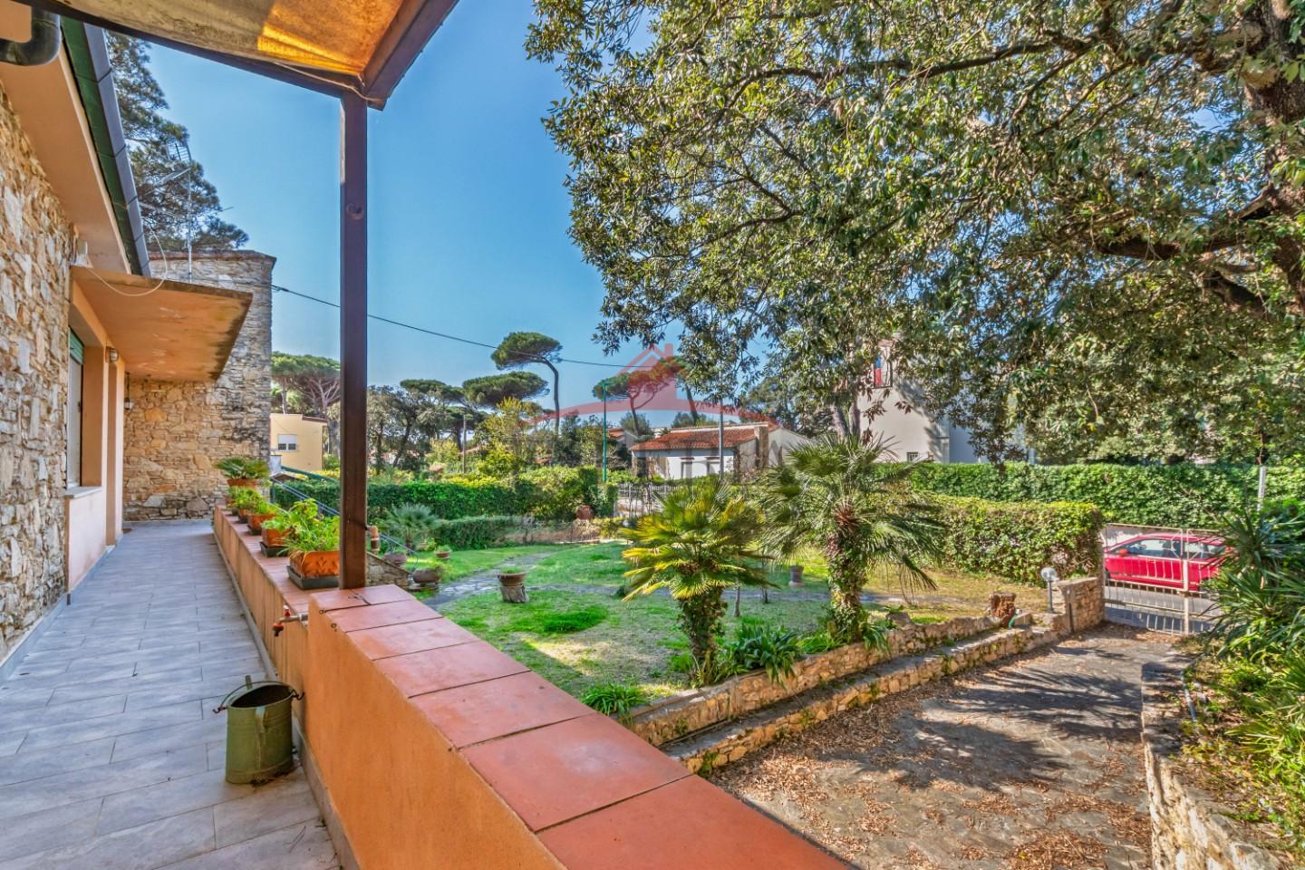 Villa - Tirrenia, Pisa (2/46)