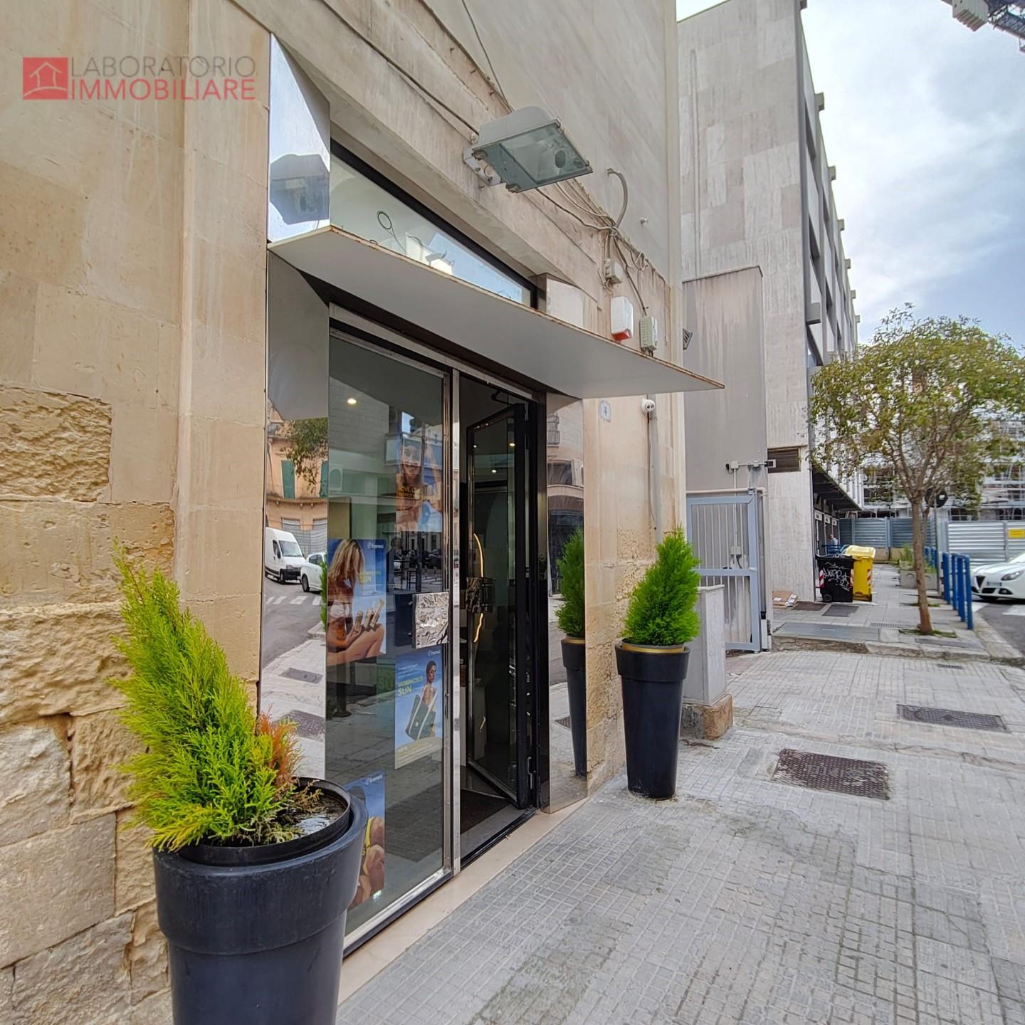 Negozio in 2 a Lecce (LE)