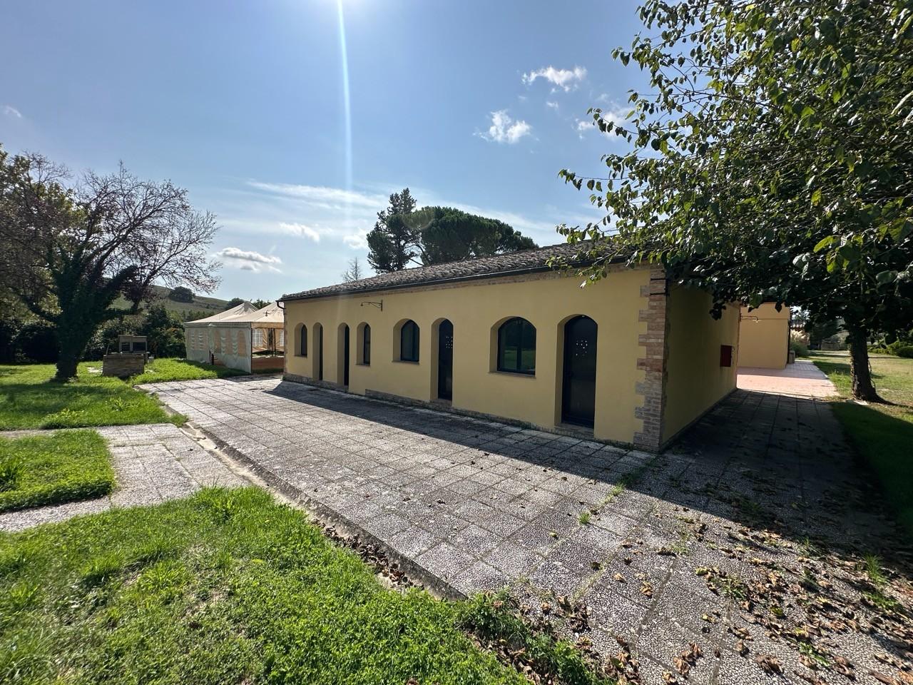 Albergo/Hotel in vendita a Montalcino