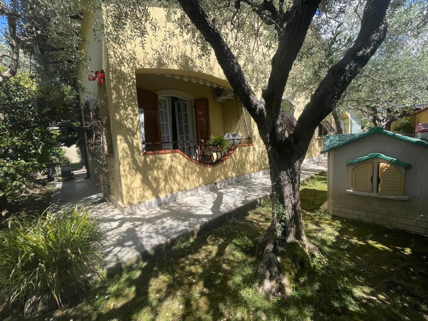 Villa - Fossone, Carrara (47/48)