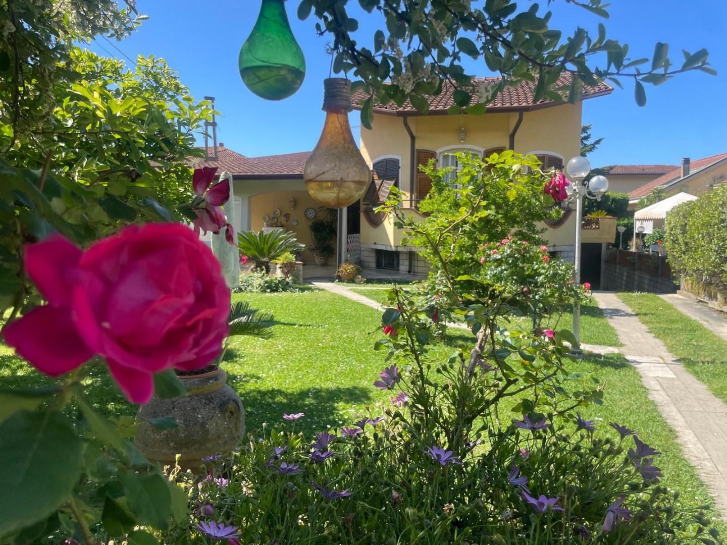 Villa in vendita a Carrara