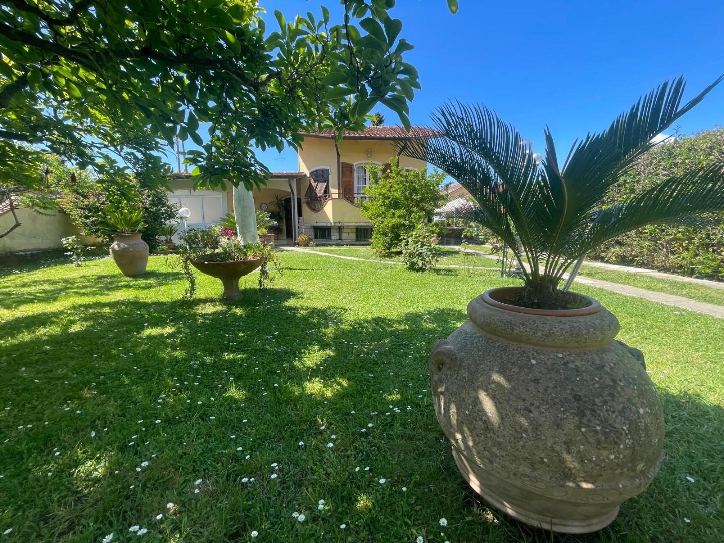 Villa - Fossone, Carrara (2/48)