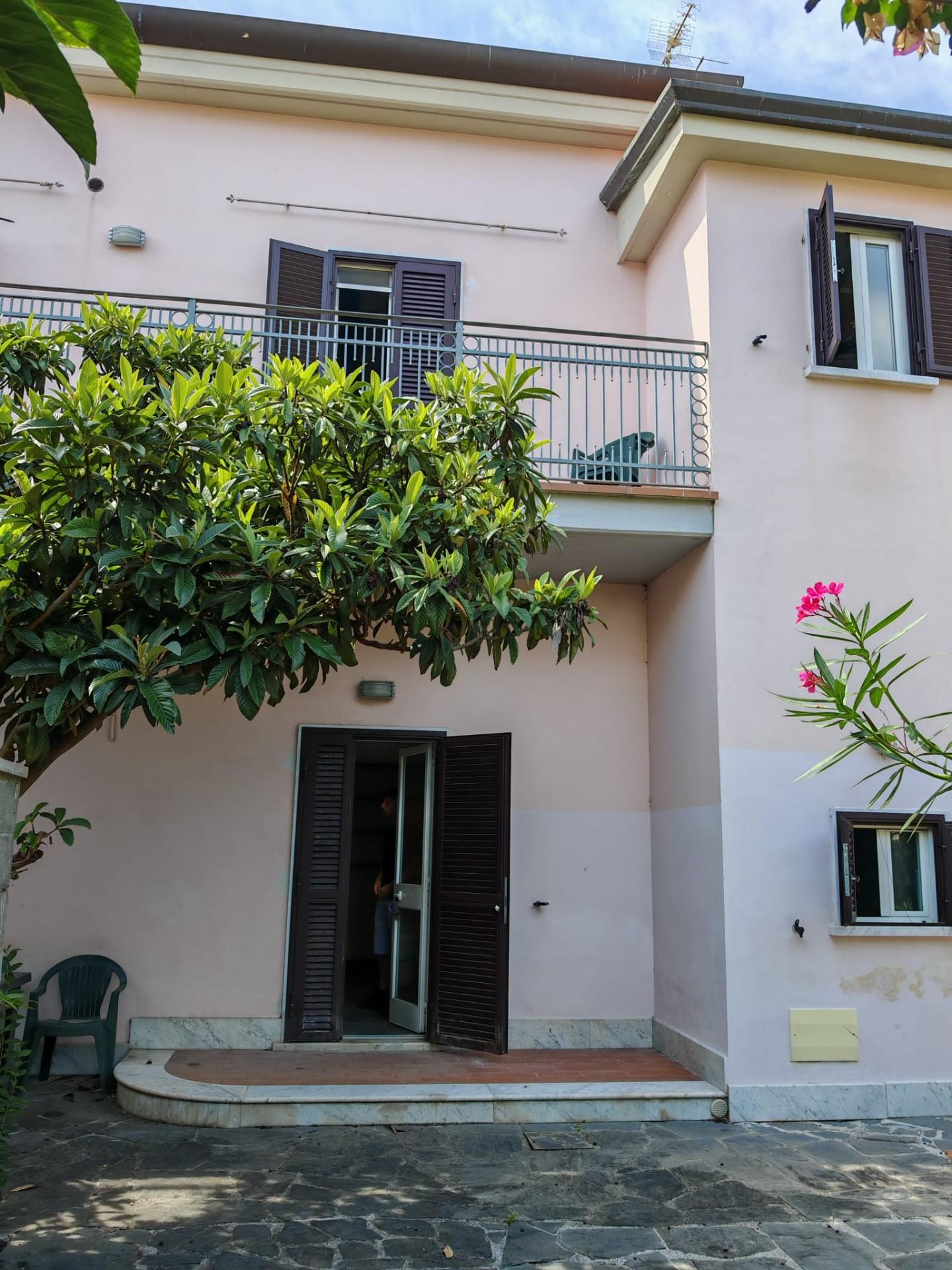 Casa semindipendente in vendita a Carrara